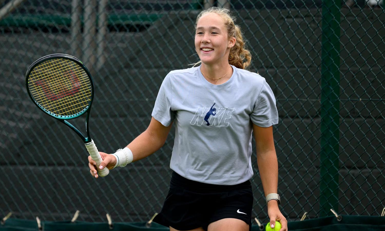 அடிலெய்டு இன்டர்நேஷனல் டென்னிஸ்: அரையிறுதிக்கு முன்னேறிய ரஷிய வீராங்கனை