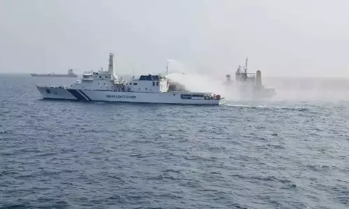 9 பேருடன் இந்திய எல்லைக்குள் நுழைந்த பாகிஸ்தான் படகு பறிமுதல்