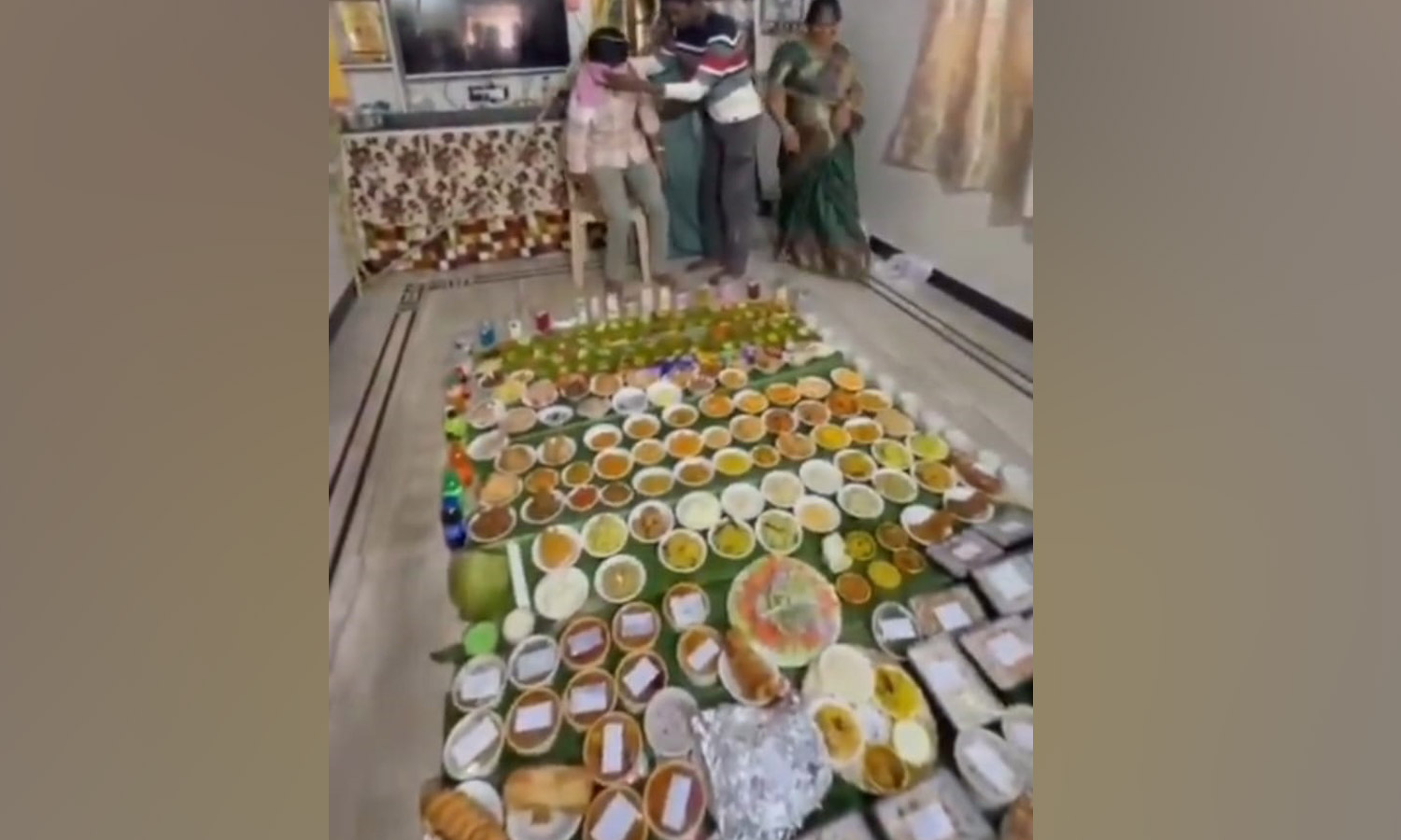 மருமகனுக்கு 290 வகையான உணவு பரிமாறி அசத்திய மாமியார்