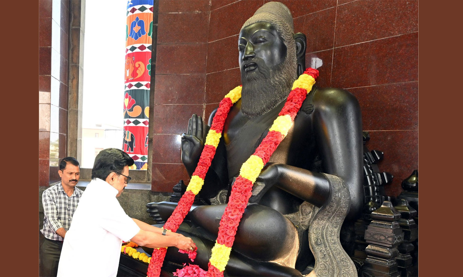 அய்யன் வள்ளுவர் சொன்ன அறநெறிவழியில் நம் வாழ்வு அமையட்டும்! - மு.க.ஸ்டாலின்