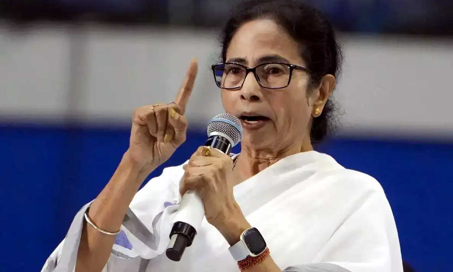 பாஜக ஆளும் மாநிலங்களில் துன்புறுத்தப்படும் புலம்பெயர்ந்த தொழிலாளர்கள்: மம்தா குற்றச்சாட்டு