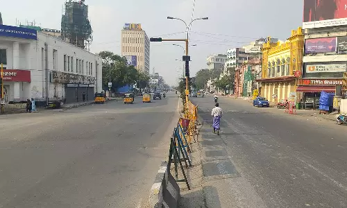 பொங்கல் பண்டிகை கொண்டாட்டம்- தொடர் விடுமுறையால் வெறிச்சோடிய சாலைகள்