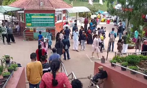 காணும் பொங்கலையொட்டி கோவை, நீலகிரி சுற்றுலா தலங்களில் குவிந்த சுற்றுலா பயணிகள்