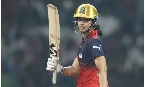 ஸ்மிருதி மந்தனா அபாரம்: டெல்லியை எளிதில் வீழ்த்தியது பெங்களூரு ஸ்மிருதி மந்தனா அபாரம்: டெல்லியை எளிதில் வீழ்த்தியது பெங்களூரு