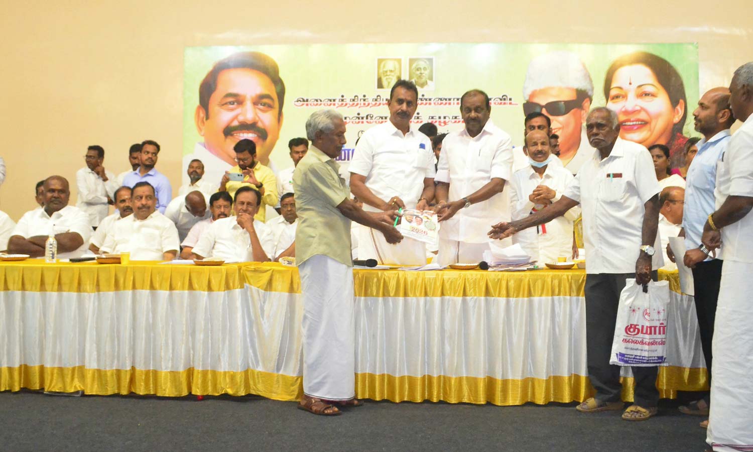 கோவையில் இன்று அ.தி.மு.க. தேர்தல் அறிக்கை தயாரிப்பு குழுவினர் முகாம்