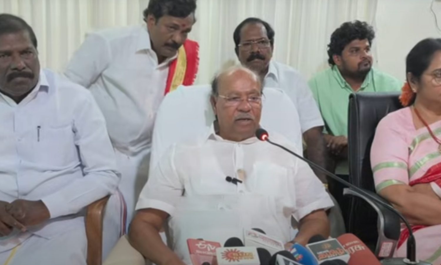 ஓட்டு வாங்குவதற்காக எதை வேண்டுமானாலும் சொல்லலாம் - அதிமுகவை விமர்சித்த ராமதாஸ்