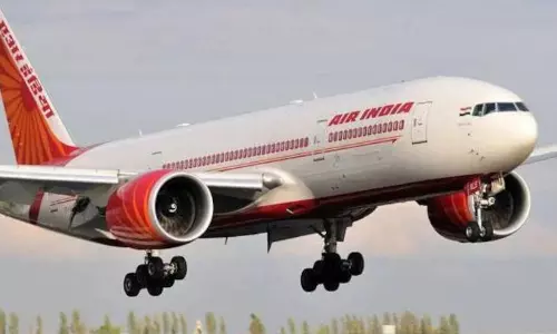 விமானத்தில் வெடிகுண்டு - கழிவறை Tissue paper-இல் மிரட்டல் - ஏர் இந்தியா விமானம் அவசர தரையிறக்கம்