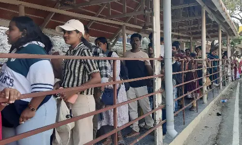 பொங்கல் பண்டிகை தொடர் விடுமுறை- விவேகானந்தர் மண்டபத்துக்கு 56 ஆயிரம் சுற்றுலா பயணிகள் படகில் பயணம்