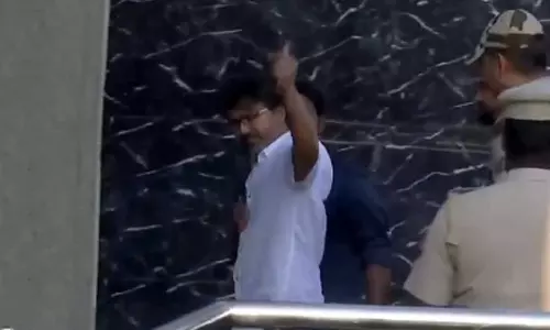 சி.பி.ஐ. விசாரணைக்கு ஆஜராக டெல்லி புறப்பட்டார் விஜய்