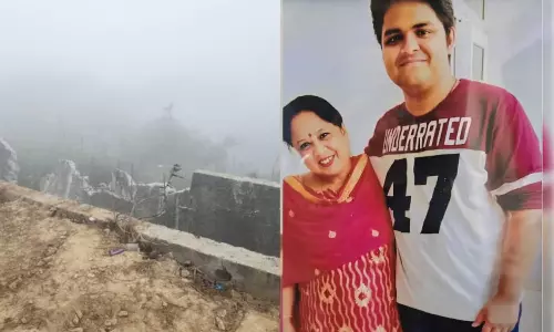 நான் சாக விரும்பவில்லை.. தண்ணீர் நிரம்பிய குழியில் விழுந்த கார்.. மூழ்கும்போது தந்தைக்கு போன் செய்த மென்பொருள் ஊழியர்