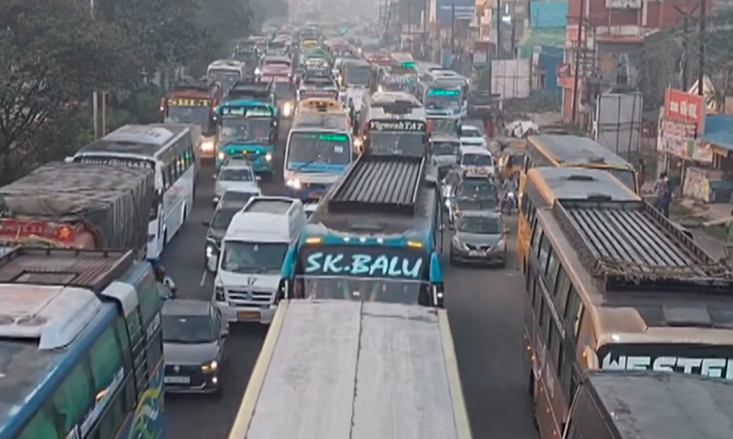 பொங்கல் விடுமுறை முடிந்து சென்னை திரும்பும் மக்களால் கடும் போக்குவரத்து நெரிசல்!