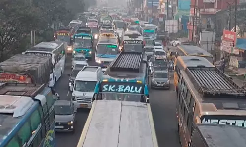 பொங்கல் விடுமுறை முடிந்து சென்னை திரும்பும் மக்களால் கடும் போக்குவரத்து நெரிசல்!