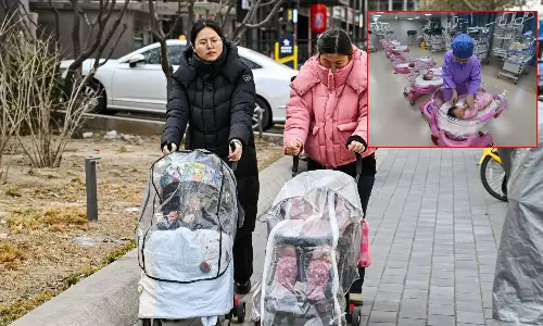 சீனாவில் மீண்டும் குறைந்த பிறப்பு விகிதம்: கடந்த ஆண்டைவிட 17% குறைவு