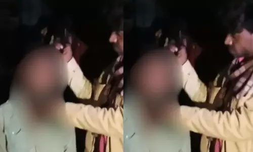 மகளை காதலித்த இளைஞரை அடித்துத் துன்புறுத்தி சிறுநீரை குடிக்கச் செய்து சித்ரவதை செய்த குடும்பம்