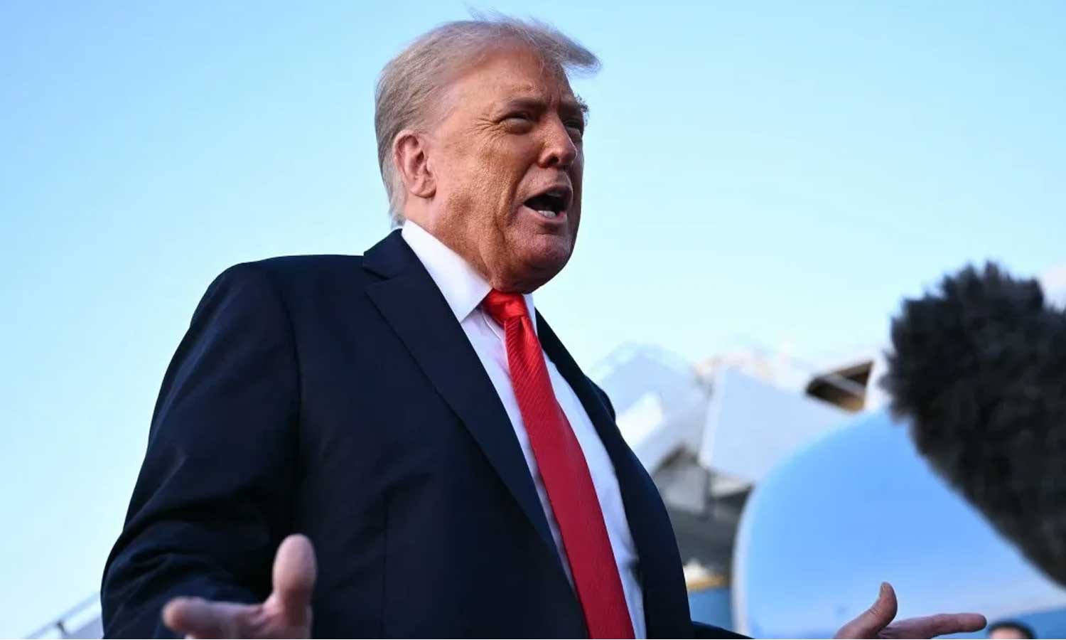 கிரீன்லாந்து விவகாரம்: ஐரோப்பிய நாடுகள் மீது 100% புதிய வரிகளை விதிப்பேன் - டிரம்ப் மிரட்டல்