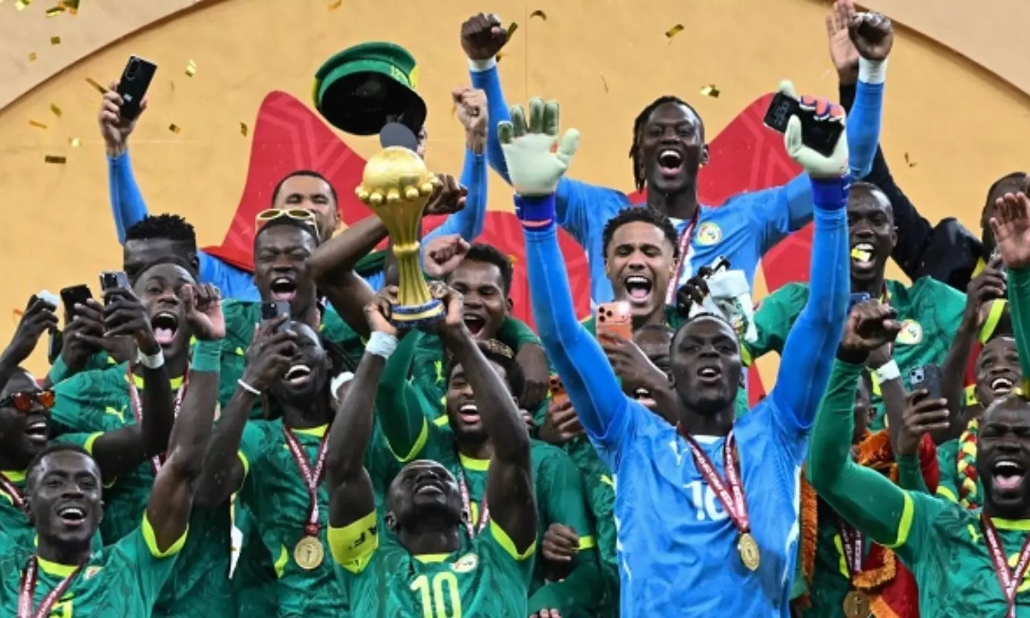 போட்டியின்-பாதியில்-வெளியேறி-மீண்டும்-களம்-திரும்பி-வாகை-சூடிய-செனகல்--புகார்-அளித்த-மொராக்கோ