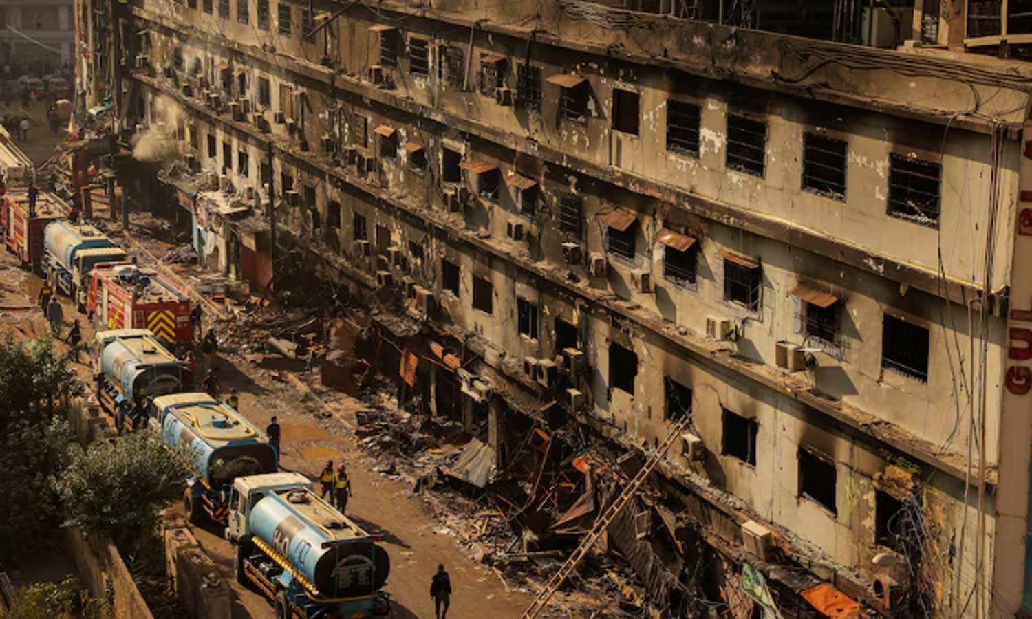 கராச்சி தீ விபத்தில் பலி எண்ணிக்கை 21 ஆக உயர்வு: 63 பேர் மாயம்