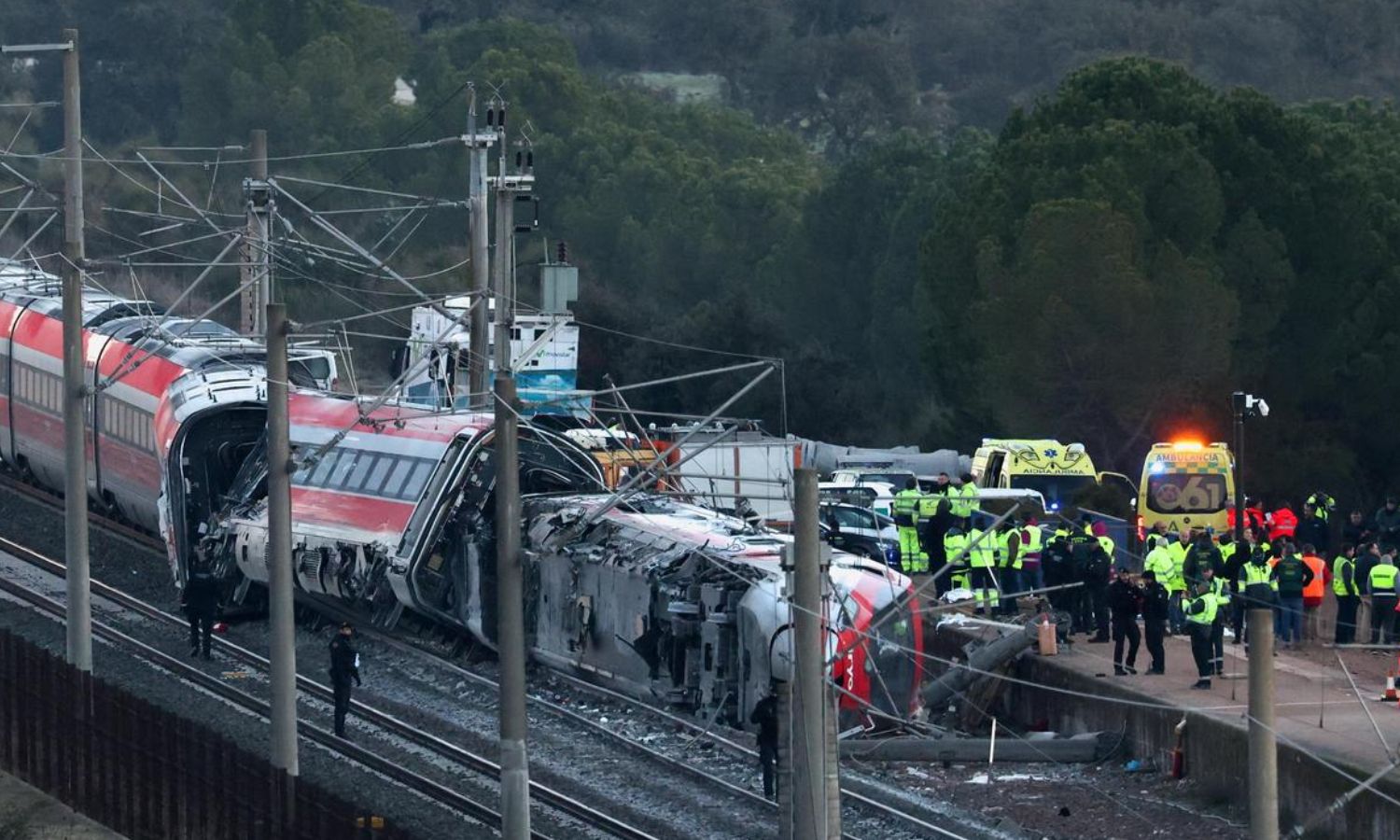 ஸ்பெயினில் ரெயில்கள் மோதிய கோர விபத்தில் பலி எண்ணிக்கை 40 ஆக உயர்வு - 3 நாட்கள் துக்கம் அனுசரிப்பு