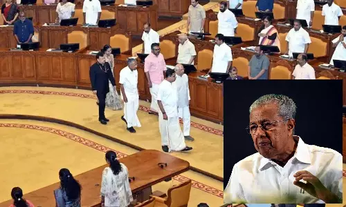 முக்கிய பகுதிகளை படிக்காமல் தவிர்த்துவிட்டார்: ஆளுநர் மீது கேரள மாநில முதல்வர் குற்றச்சாட்டு