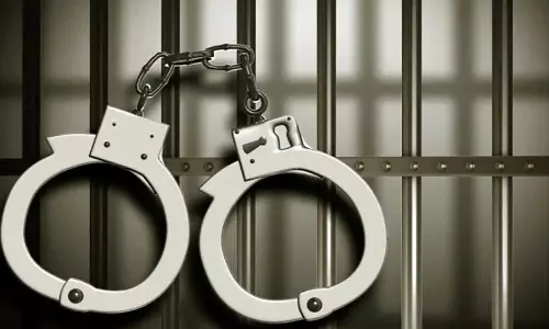 மகள் திருமணத்திற்கு பணம் இல்லாத விரக்தி: பெற்றோர், மனைவி, மகளை செங்கலால் அடித்துக் கொன்ற நபர்