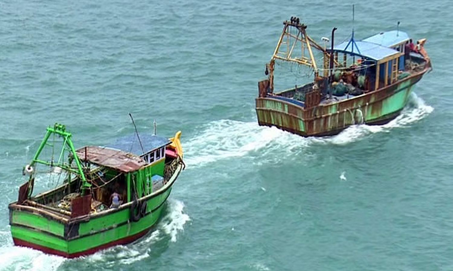 எல்லைதாண்டி மீன்பிடித்ததாக தமிழ்நாடு மீனவர்கள் 7 பேர் கைது - இலங்கை கடற்படை அட்டூழியம்