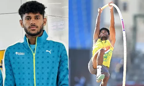 விளையாட்டு உபகரணங்களுடன் ரெயிலில் பயணித்த போல்வால்ட் வீரர்களுக்கு நேர்ந்த அவலம்