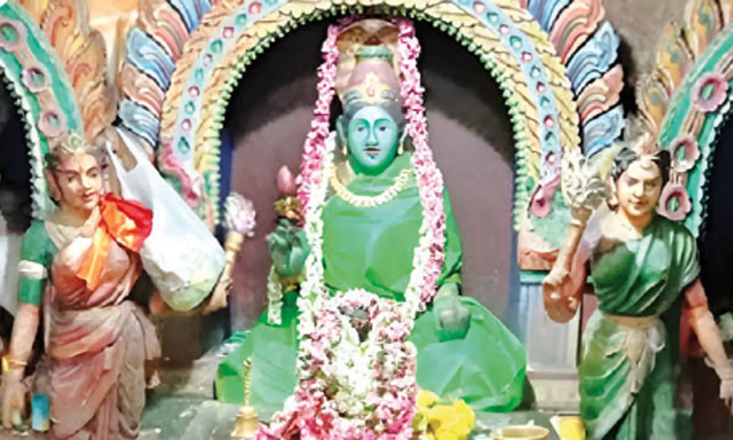 பச்சை-திருமேனியாக-காட்சி-தரும்-பச்சைவாழியம்மன்