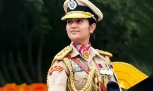 குடியரசு தினவிழா அணிவகுப்பு- முதல்முறையாக ஆண்கள் படைப்பிரிவுக்கு தலைமை தாங்கும் பெண் போலீஸ் அதிகாரி