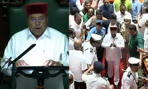 VIDEO: ஆர்.என்.ரவி பாணியில் உரையை வாசிக்காமல் அவையை விட்டு வெளியேறிய கர்நாடக ஆளுநர்!