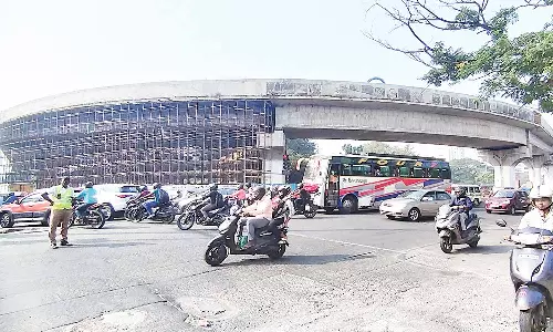 அடுத்த மாதம் திறக்க முடிவு: மத்திய கைலாஷ் மேம்பாலம் இறுதிக்கட்டப் பணிகள் தீவிரம்