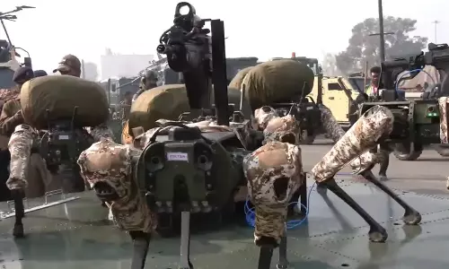 டெல்லி குடியரசு தினவிழா அணிவகுப்பு - துப்பாக்கி பொருத்தப்பட்ட ரோபோ நாய்கள் படை