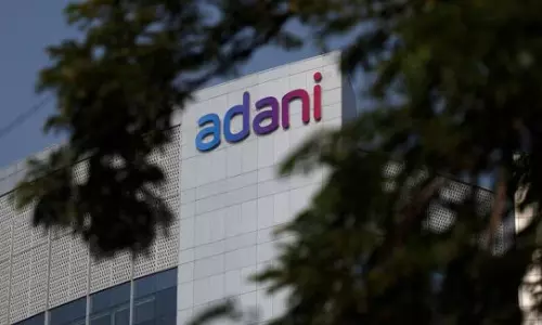 அமெரிக்க SEC-யின் அதிரடி நடவடிக்கை: அதானி நிறுவனப் பங்குகள் கடும் சரிவு!