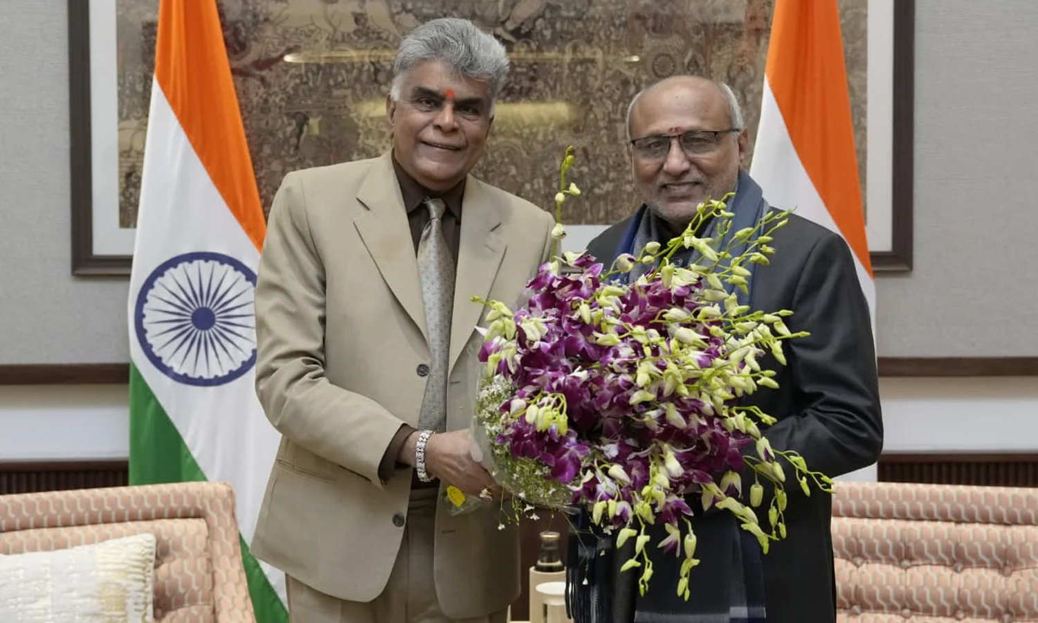 இந்தியா-அமெரிக்கா வரி விவகாரத்தில் உடனடி தீர்வு- துணை ஜனாதிபதியிடம் ஏ.இ.பி.சி., தலைவர் வலியுறுத்தல்