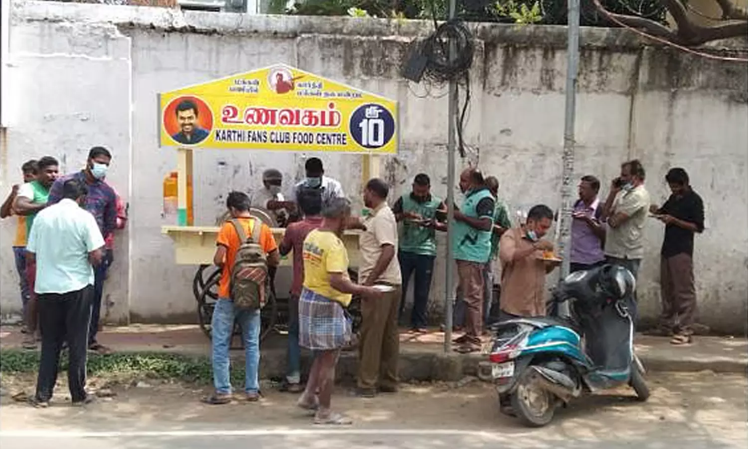 1000-நாட்களை-கடந்து-சாதனை..-ரூ.10-க்கு-பசியாற்றும்-கார்த்தியின்-உணவகம்