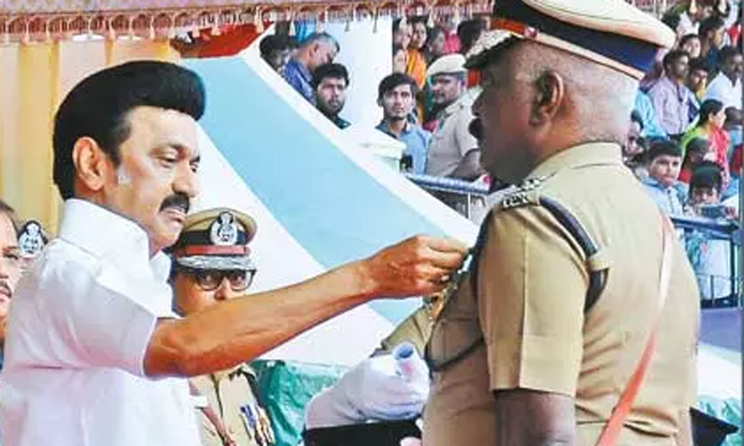 குடியரசு தினத்தை முன்னிட்டு 44 காவல்துறை அதிகாரிகள்-பணியாளர்களுக்கு பதக்கங்கள்: முதலமைச்சர் ஆணை