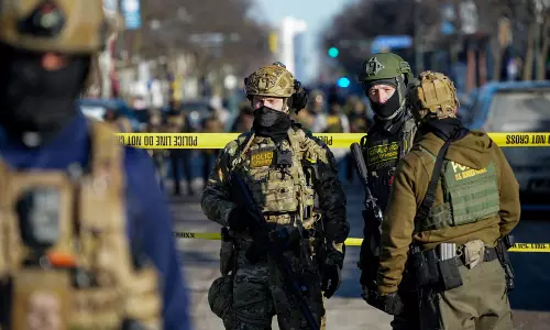 அமெரிக்காவில் மீண்டும் சம்பவம்: வாலிபரை சுட்டுக்கொன்ற குடியேற்ற துறை அதிகாரிகள்