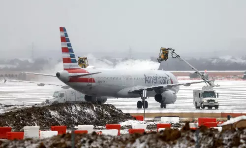 அமெரிக்காவை முடக்கிய பனிப்புயல்- 13 ஆயிரம் விமானங்கள் ரத்து