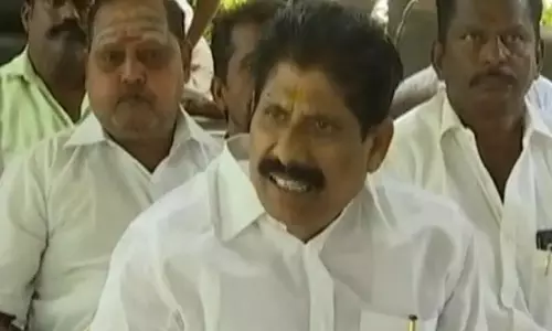 த.வெ.க.வில் இணைந்தார் முன்னாள் அமைச்சர் கு.ப.கிருஷ்ணன்!