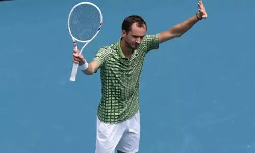 ஆஸ்திரேலிய ஓபன்: 4வது சுற்றில் மெத்வதேவ் அதிர்ச்சி தோல்வி