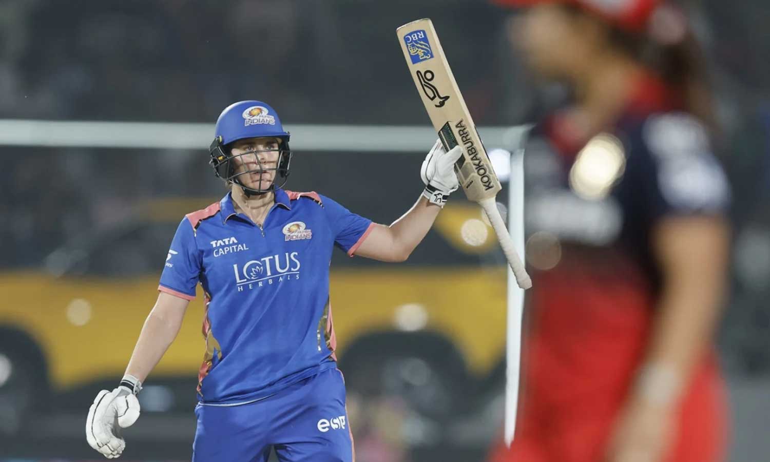 பெண்கள் பிரீமியர் லீக் வரலாற்றில் முதல் சதத்தை பதிவு செய்த மும்பை இந்தியன்ஸ் வீராங்கனை