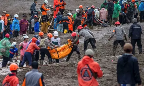 இந்தோனேசியாவில் தொடர் மழை காரணமாக கடும் நிலச்சரிவு  - 25 பேர் உயிரிழப்பு