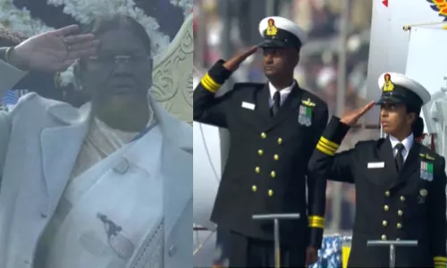 77-வது குடியரசு தின விழா: முப்படைகளின் அணிவகுப்பு மரியாதையை ஏற்றார் ஜனாதிபதி திரவுபதி முர்மு