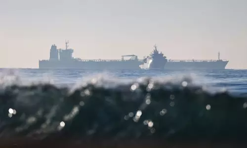 இந்திய கேப்டனை கைது செய்த பிரான்ஸ் கடற்படை.. எண்ணெய் கப்பல் சிறைபிடிப்பு! - ரஷியாவுக்கு தொடர்பு?