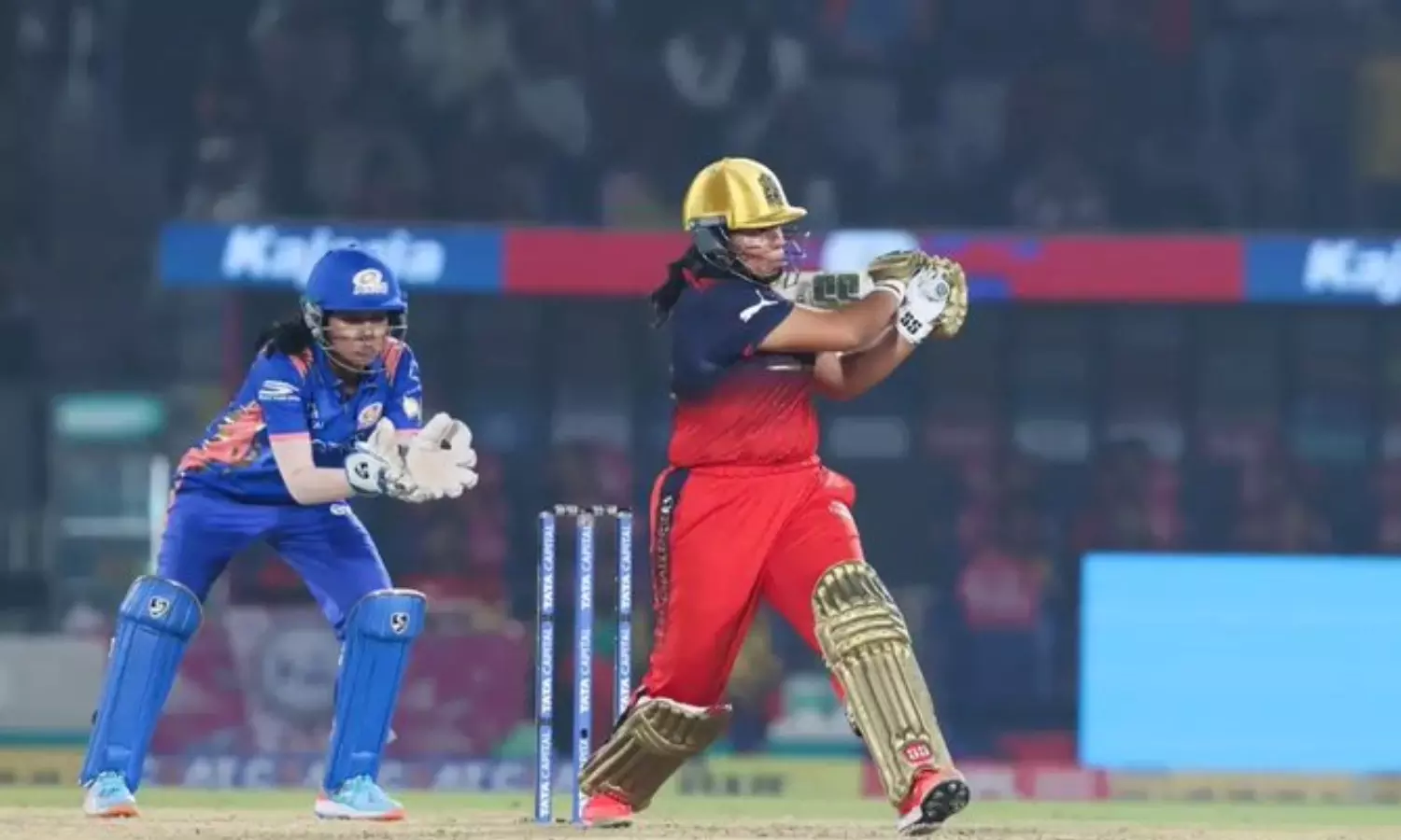 எம்.எஸ்.தோனியுடன்-ஒப்பிட்ட-ரசிகர்கள்:-ட்ரெண்டிங்கில்-ரிச்சா-கோஷ்