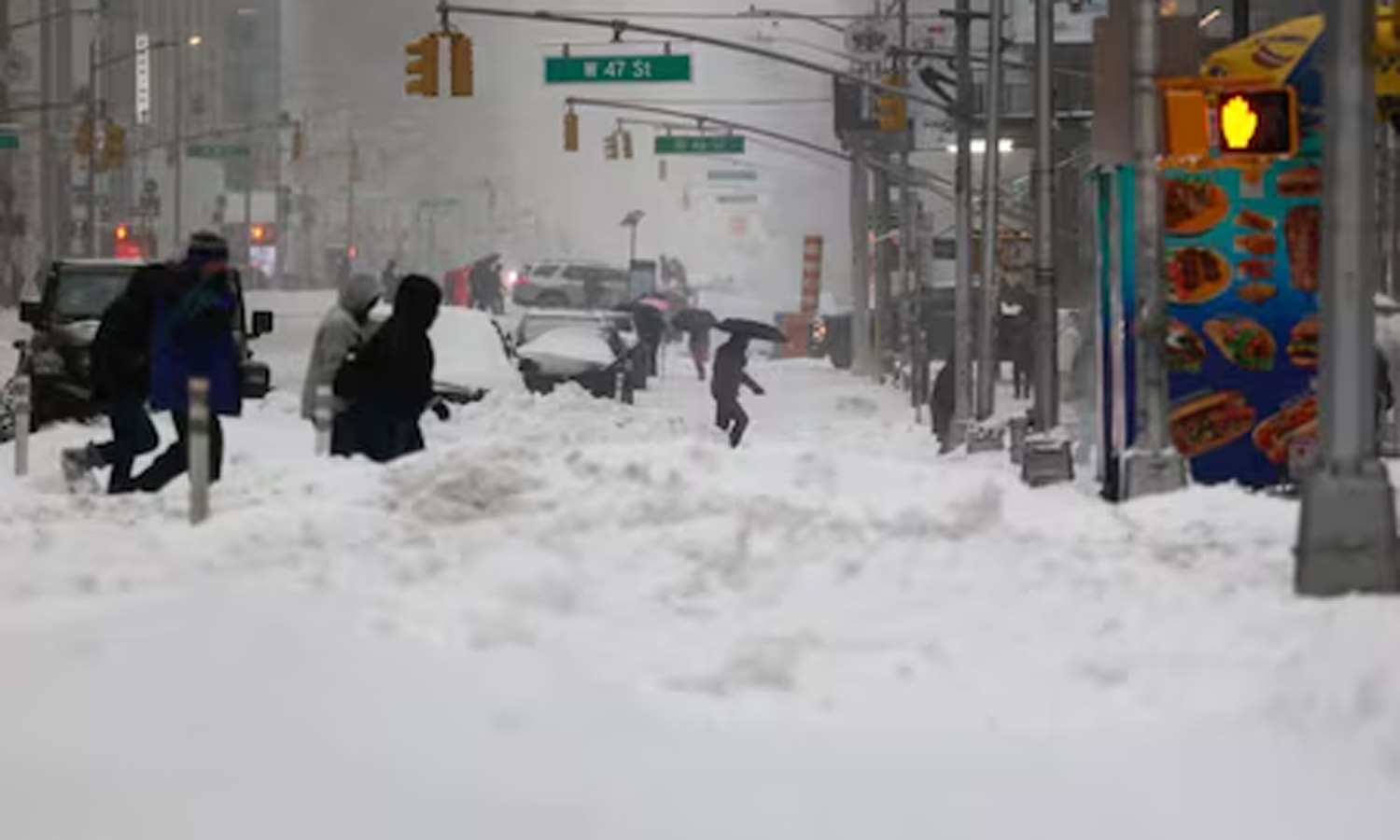 அமெரிக்காவை அச்சுறுத்தும் பனிப்புயல்: பலி எண்ணிக்கை 30 ஆக உயர்வு