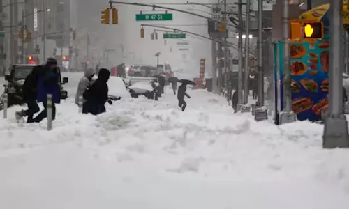 அமெரிக்காவை அச்சுறுத்தும் பனிப்புயல்: பலி எண்ணிக்கை 30 ஆக உயர்வு