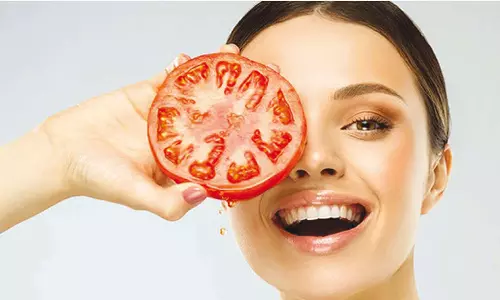 தக்காளி தரும் பளிச் அழகு