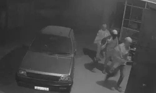 திருப்பூரில் நள்ளிரவில் பயங்கர ஆயுதங்களுடன் சுற்றி திரியும் முகமூடி கொள்ளையர்கள்