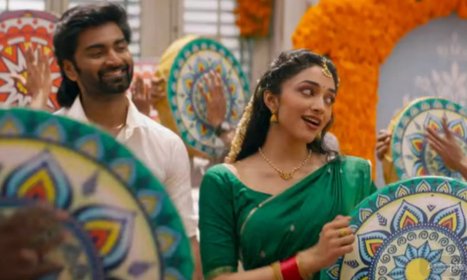 தங்கமே தங்கமே.. அதர்வா நடிக்கும் இதயம் முரளி படத்தின் 2வது சிங்கிள் வெளியீடு
