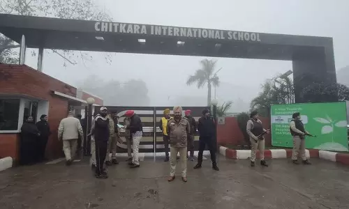 சண்டிகரில் பள்ளிகளுக்கு வெடிகுண்டு மிரட்டல் - மாணவர்கள், ஊழியர்கள் வெளியேற்றம்